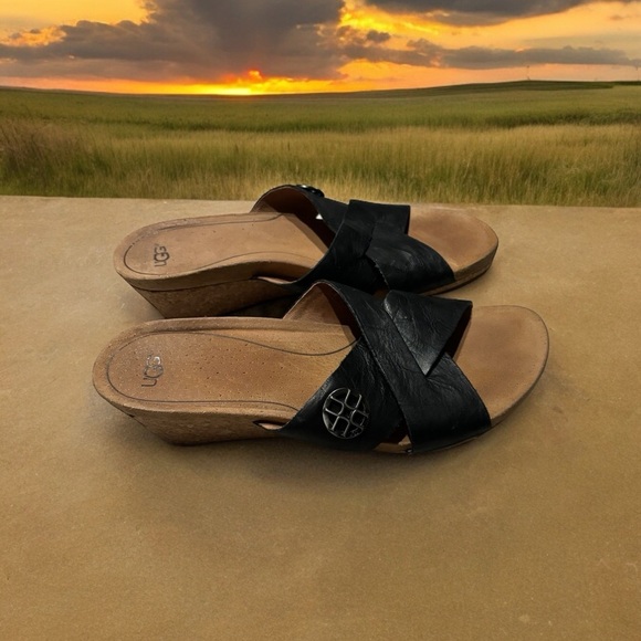 UGG Women’s Sandal Lyra Black Leather Wedge Cork Heel. Size 8.5. - Picture 5 of 8